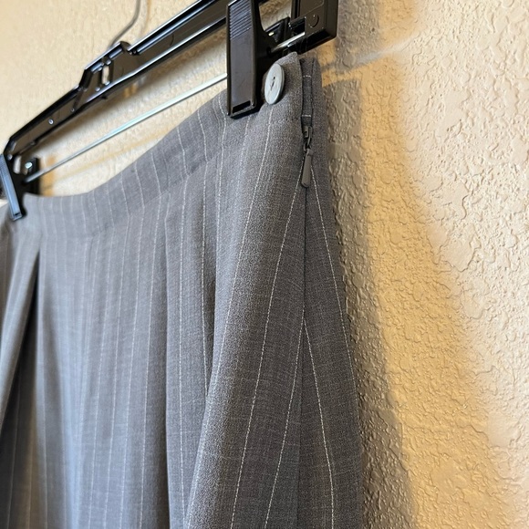 Rena Rowan Gray Striped Trousers, Size 10 - Picture 3 of 4